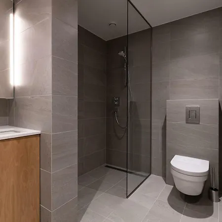 Self-check-in 2 Bedroom With A Terrace And Free Parking Lägenhet *